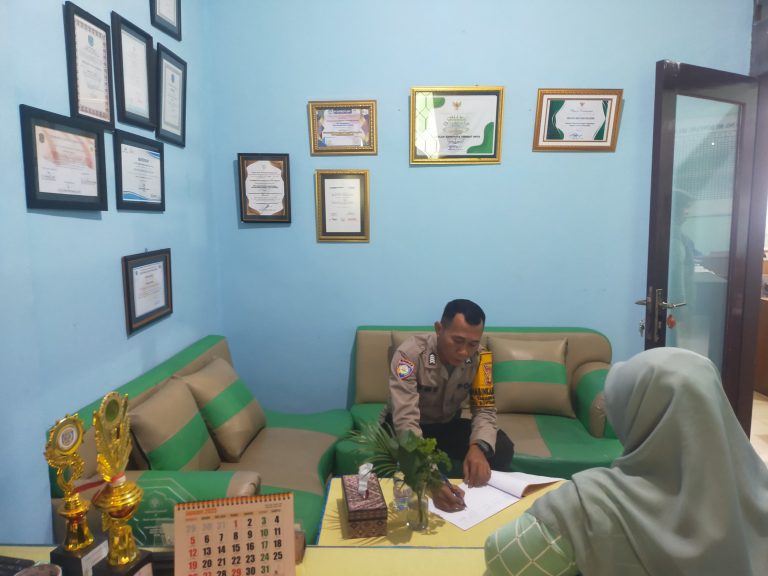 Cipkon wilayah binaan, Bhabinkamtibmas Tanjung Laut Indah Sambangi SDN 001 Sampaikan Pesan Kamtibmas