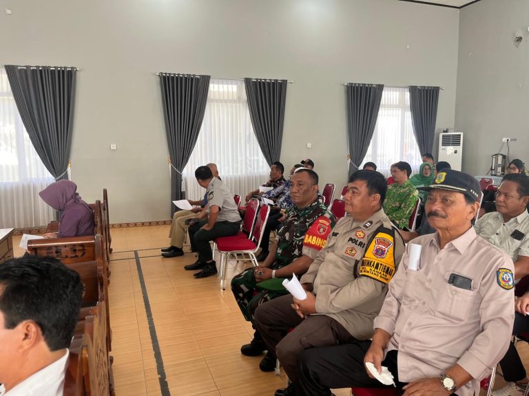 Pastikan kondusif, Bhabinkamtibmas hadiri dan monitoring Musrenbang Kelurahan Kanaan Tahun 2025