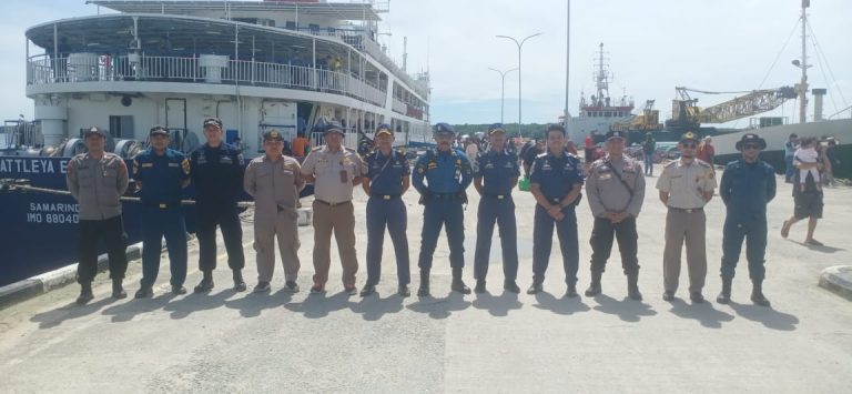 Polres Bontang laksanakan Pengamanan Kedatangan KM Catelya Ekspres di Pelabuhan Loktuan Berlangsung Lancar