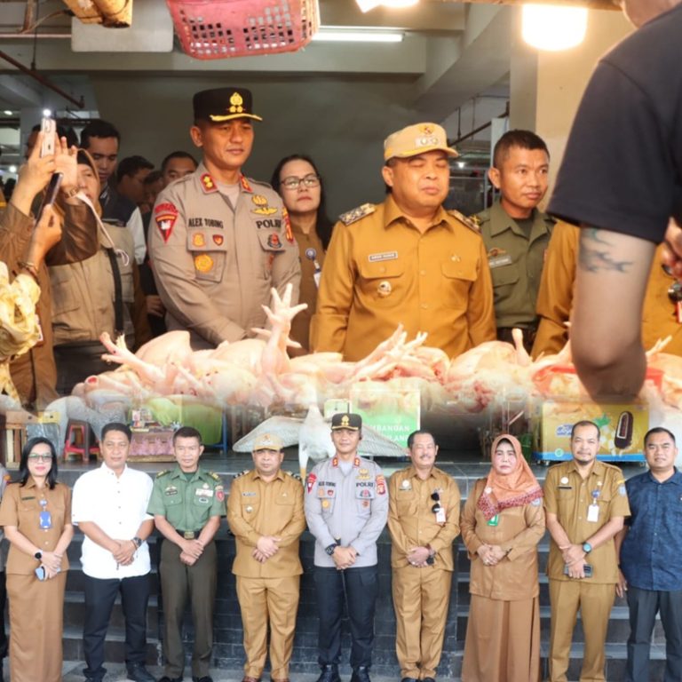 Pastikan ketersediaan Bahan Pokok jelang lebaran, Polres Bontang bersama Pemerintah kota Bontang gelar Operasi Pasar
