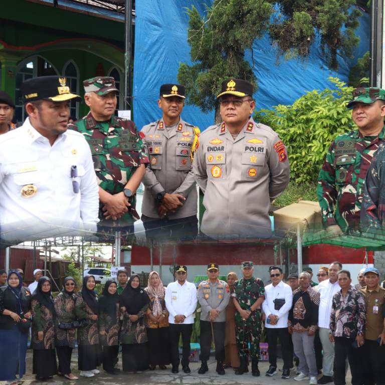 Pastikan Pengamanan Berjalan Aman dan Kondusif, Kapolda Kaltim Tinjau TPS PSU di Muara Badak