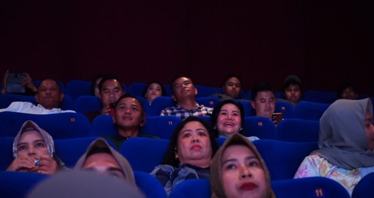 Polres Bontang Gelar Nonton Bareng Sayap Sayap Patah 2, Jalin Silaturahmi dengan Ormas dan LSM