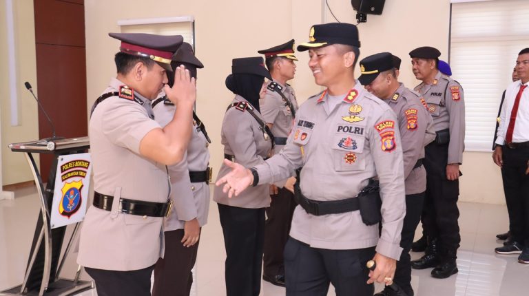 Polres Bontang laksanakan Upacara Sertijab Waka Polres dan Kasat Intelkam Digelar Khidmat di Aula Wicaksana Lagawa