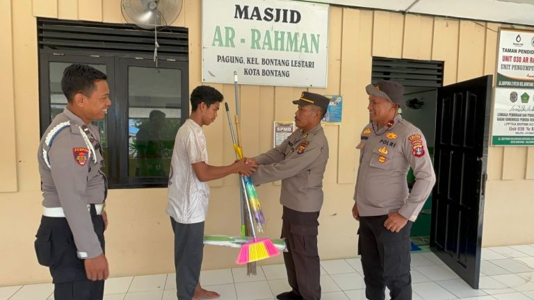 Polsek Bontang Selatan Gelar Bakti Religi : Wujud Polri Untuk Masyarakat di HUT Bhayangkara ke – 79