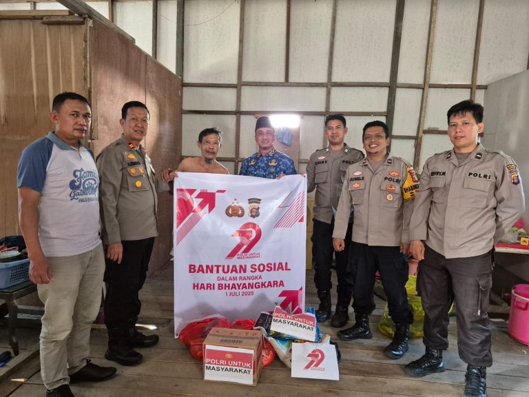 Empati Kepada Warga Stroke : Salurkan Bansos Sambut HUT Bhayangkara Ke – 79, Implementasikan “Polri Untuk masyarakat
