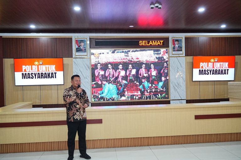Meriahkan Hari Bhayangkara ke-79, Polda Kaltim Gelar Nobar Pagelaran Wayang Kulit bersama Masyarakat