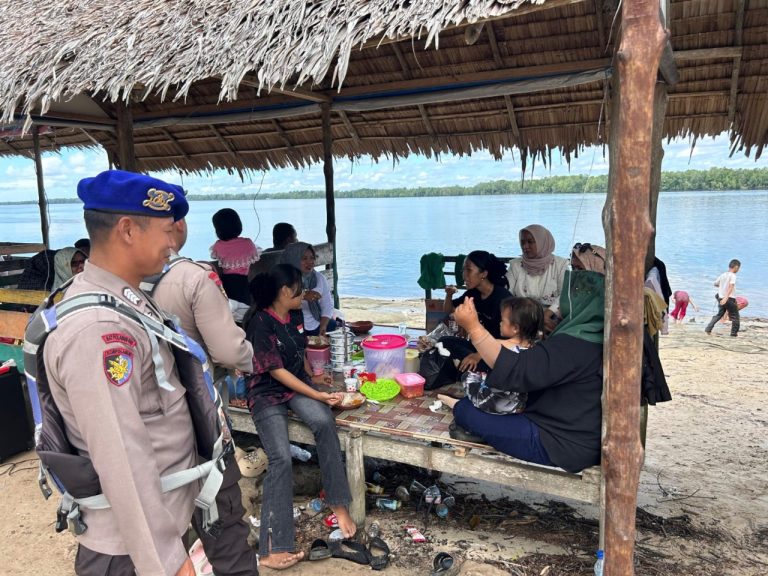 Satpolairud Polres Paser Intensifkan Pengamanan Wisata Pantai Buradaya Selama Libur Sekolah