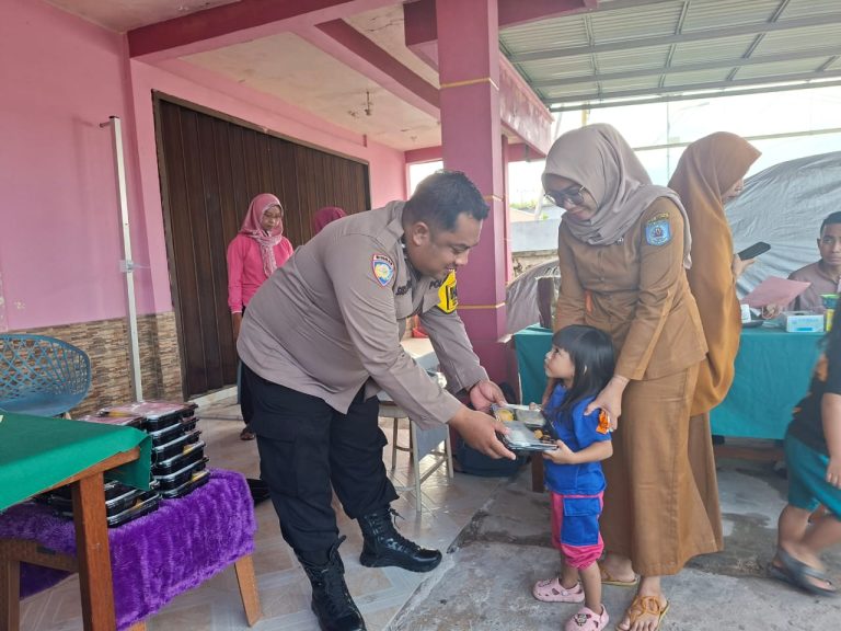 Bhabinkamtibmas Tanjung laut laksanakan pendampingan Operasi Timbang di Posyandu Berseri 8, Pantau Pertumbuhan Anak dan Kesehatan Lansia