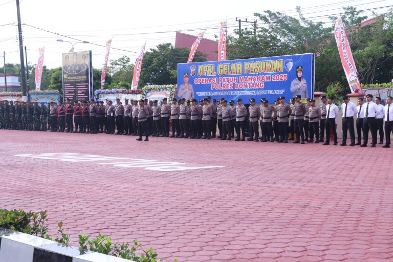 Tingkatkan disiplin masyarakat dalam berlalu lintas, Polres Bontang Gelar Apel Gelar Pasukan Operasi Patuh Mahakam 2025