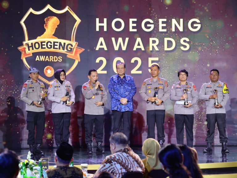 Aipda Rahmad Muhajirin Terima Hoegeng Awards 2025, Kapolri Tawarkan Kesempatan Sekolah untuk Kenaikan Pangkat