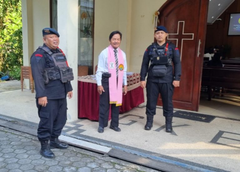 Melalui Patroli Secara Rutin, Sat Brimob Polda Kaltim Perkuat Keamanan Gereja di Balikpapan