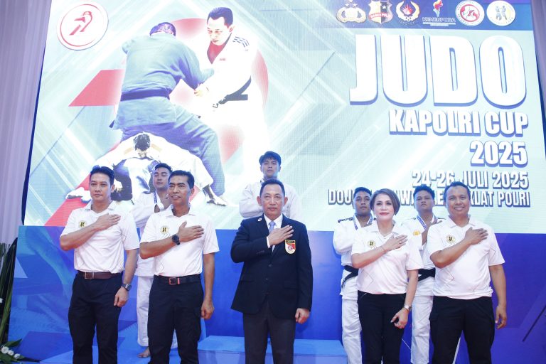 Kapolri Jadi Wasit di Kejuaraan Judo Kapolri Cup 2025