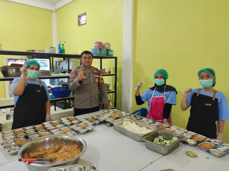 Pastikan Keamanan dan Kelancaran, Bhabinkamtibmas Kanaan laksanakan pendampingan Program Makan Bergizi Gratis