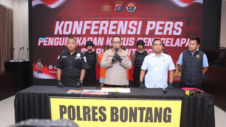Polres Bontang gelar Press realese Ungkap Kasus Penggelapan dan Curanmor, Dua Tersangka Diamankan