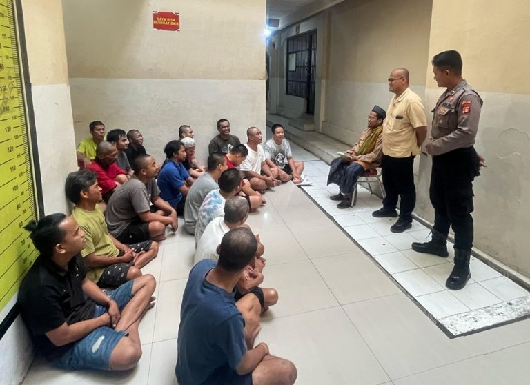 Polres Bontang Gelar Binrohtal Rutin untuk warga binaan, Tingkatkan Iman dan Taqwa Selama Proses Hukum