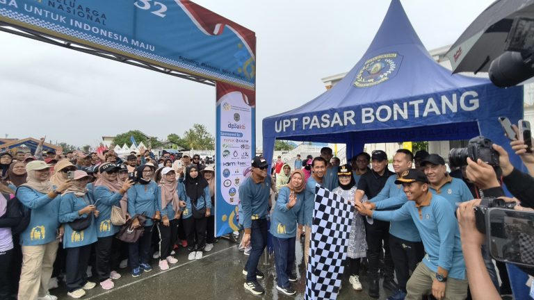 Kapolres Bontang hadiri kegiatan Jalan Sehat dalam Rangka Hari Keluarga Nasional ke-32, Wujudkan Keluarga Tangguh dan Sejahtera