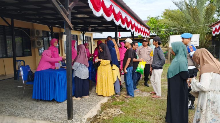 Polsek Muara Badak Gelar Gerakan Pangan Murah untuk Stabilkan Harga Beras