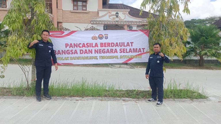 Polda Kaltim Gencarkan Kampanye Anti Radikalisme di Balikpapan Utara melalui Pemasangan Baliho dan Spanduk Edukatif
