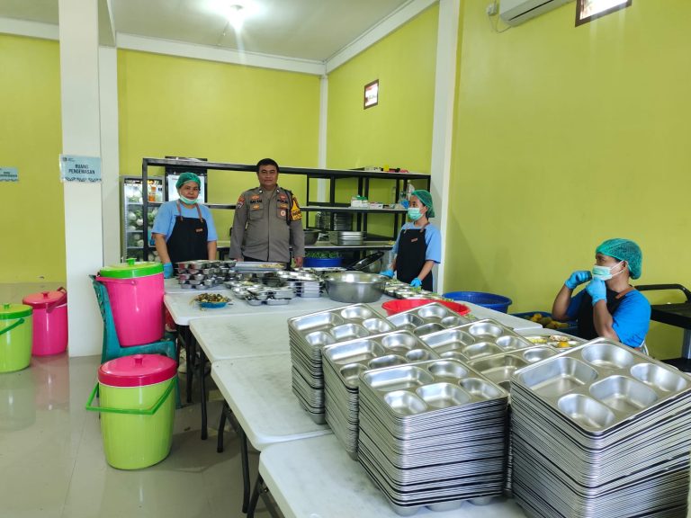 Bhabinkamtibmas Kanaan Monitoring Dapur SPPG, Dukung Program Makan Bergizi Gratis untuk Siswa