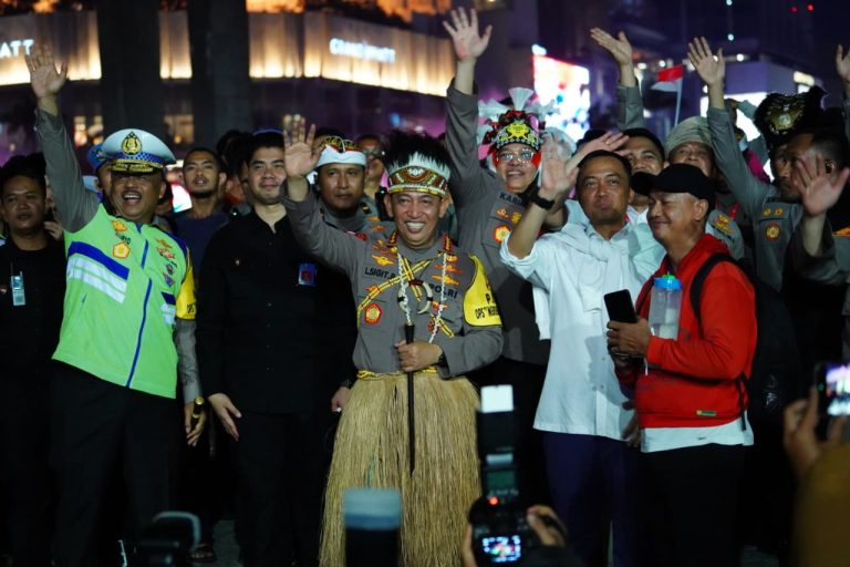 Kehangatan Kapolri di Tengah Semarak Panggung Rakyat Bundaran HI