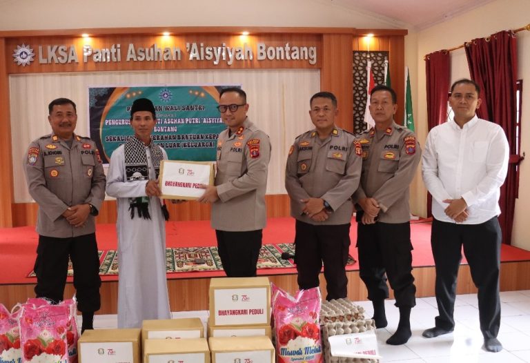 Polres Bontang bersama Bhayangkari Gelar Anjangsana dan Penyerahan Bantuan Sembako di Panti Asuhan Aisyiyah