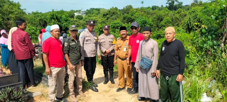 Bhabinkamtibmas Berebas Tengah Hadiri Takziah dan Laksanakan Pengawalan Jenazah