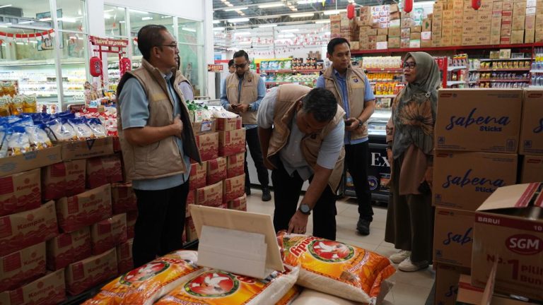 Ditreskrimsus Polda Kaltim Cek Stok dan Harga Beras Premium serta Distribusi SPHP di Balikpapan