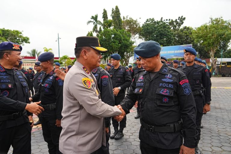 Kapolda Kaltim Pimpin Apel Pelepasan 100 Personel Brimob BKO ke Jakarta