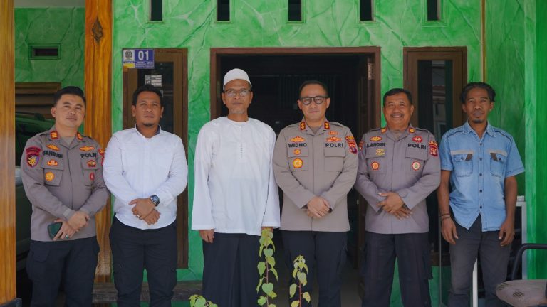 Kapolres Bontang jalin Silaturahmi dengan Ketua FKUB Kota Bontang untuk sinergi Kamtibmas