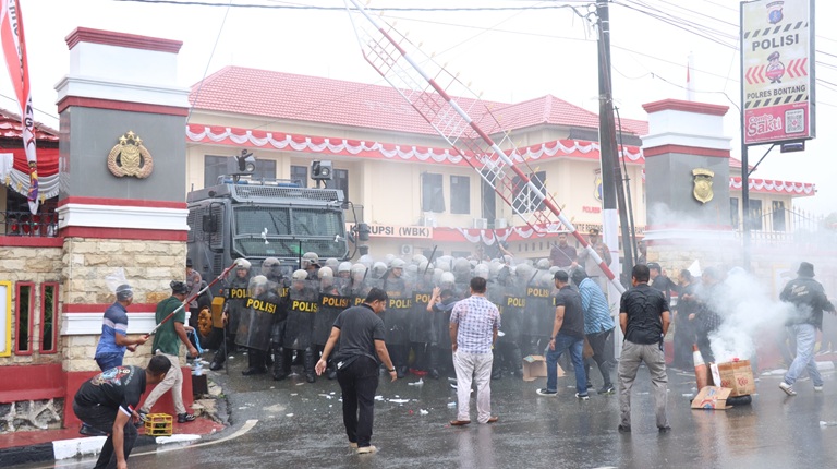 Kapolres Bontang Pimpin Apel Kesiapsiagaan Sispam Mako Operasi Aman Nusa I 2025