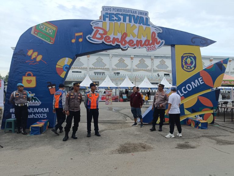 Polsek Bontang Utara Laksanakan Pengamanan Launching Lang-Lang Fun Day dan Expo UMKM Festival Berbenah 2025