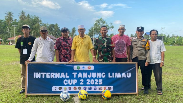 Bhabinkamtibmas Tanjung Limau monitoring Turnamen Sepak Bola Internal Tanjung Limau Cup 2 Tahun 2025 Resmi Dibuka