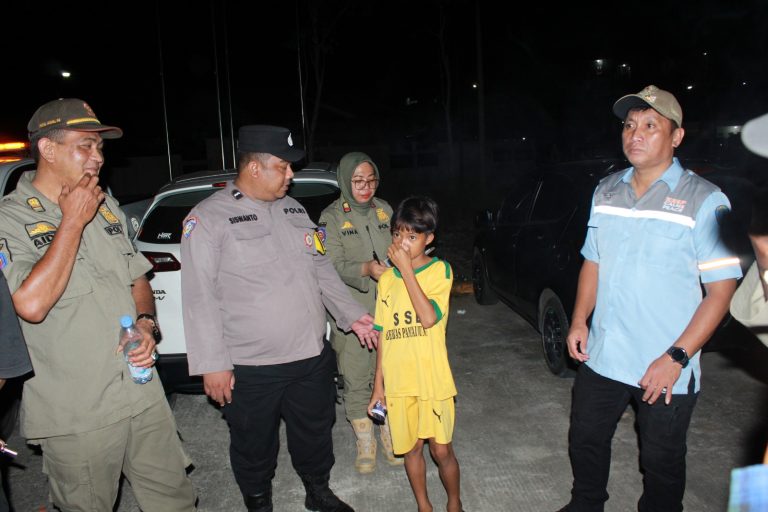 Bhabinkamtbmas Tanjung laut gelar Patroli Gabungan Sosialisasikan Program Wajar di Kelurahan Tanjung Laut