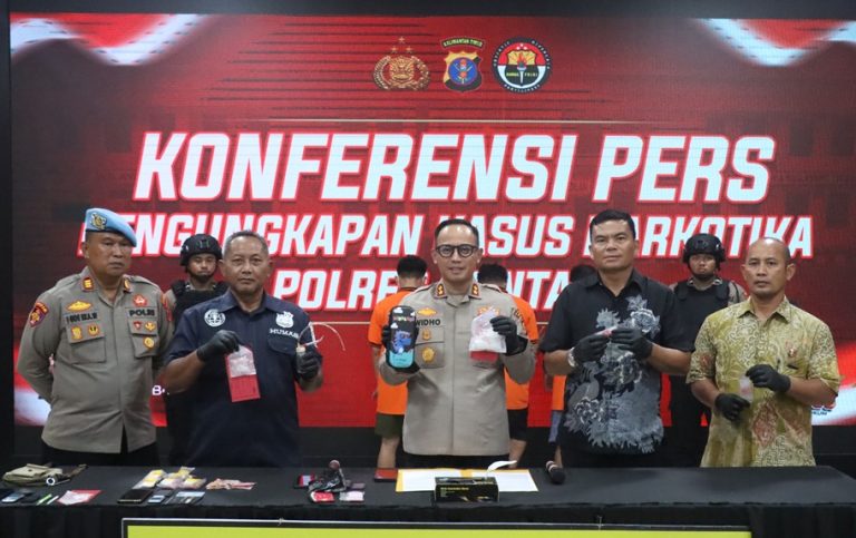 Polres Bontang Gelar Press Release Pengungkapan Kasus Narkotika, 3 Terduga pelaku berhasil diamakan