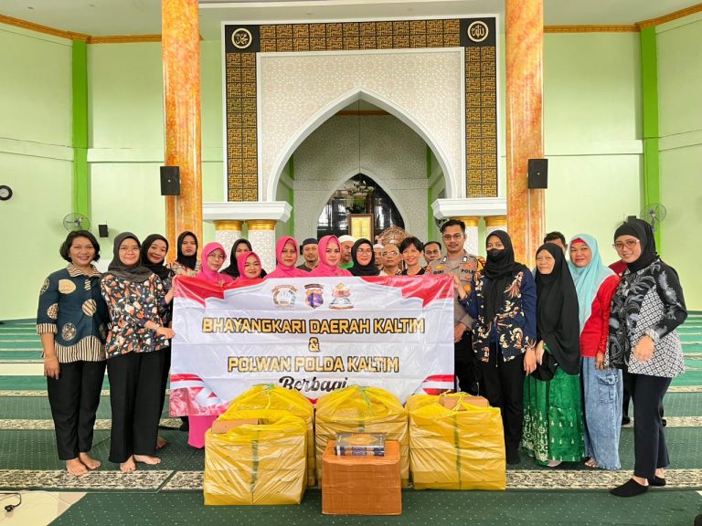 Polwan Polda Kaltim dan Bhayangkari Daerah Kaltim Gelar Kegiatan Berbagi di Masjid Darul Iman Balikpapan