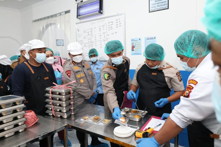 Jamin Makanan Sehat untuk Ribuan Siswa, SPPG Polres Inhil dilengkapi Fasilitas Rapid Test