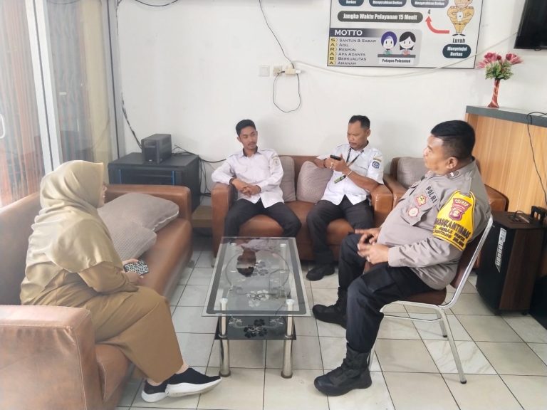 Bhabinkamtibmas Berbas Pantai Laksanakan Sambang Kunjung Warga untuk Meningkatkan Sinergitas Bersama warga binaan