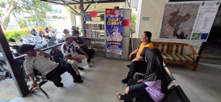 Safari Jumat Curhat Polsek Bontang Selatan: Polri Tanggapi Keluhan Warga Terkait Remaja Konsumsi Alkohol Oplosan
