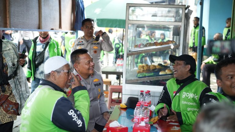 Perkuat Kemitraan dengan Komunitas Ojol, Kapolda Kaltim Resmikan Bengkel Ojol Kamtibmas dan Kedai Ojol Kamtibmas