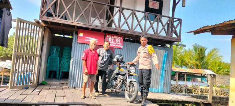 Bhabinkamtibmas Berebas Tengah Laksanakan Sosialisasi Harkamtibmas di Sat Kamling RT 51