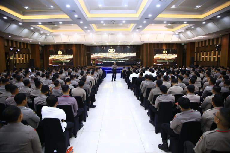 Pelayanan Polri Hadir Menjaga Keamanan, Kedamaian, dan Kekhidmatan Natal serta Tahun Baru, Melindungi Suasana Sosial-Spiritual Masyarakat