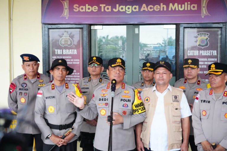 Polri Salurkan Bantuan dan Kerahkan Alat Berat untuk Percepat Pemulihan Banjir di Aceh Utara
