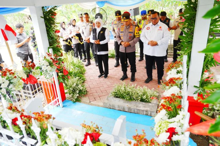 Ziarah Makam hingga Groundbreaking Museum Marsinah, Kapolri: Mengenang Pahlawan Nasional Buruh