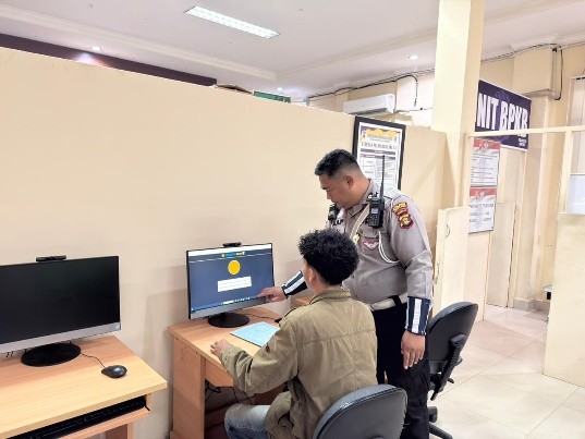 Sat Lantas Polres Bontang Sosialisasikan Mekanisme Penerbitan SIM kepada Masyarakat Belimbing