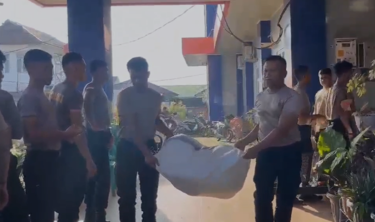 Dari Posko hingga Pintu Rumah, Polri Hadir Pastikan Layanan Kesehatan Warga Terdampak Bencana di Kala Segi Aceh Tengah