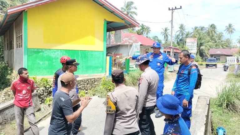 Tim SAR Korpolairud Bangun Jembatan Sementara di Korong Maranci, Padang Pariaman
