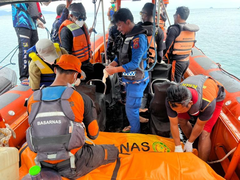 Dari Posko hingga Pintu Rumah, Polri Hadir Pastikan Layanan Kesehatan Warga Terdampak Bencana di Kala Segi Aceh Tengah