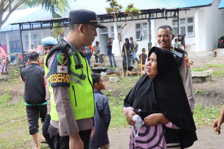 Sentuhan Kemanusiaan Polri, Layanan Kesehatan Pusdokkes Jangkau Warga Hingga Pelosok Aceh Terdampak Bencana