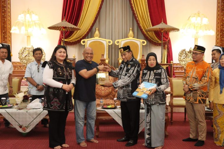 Jaga Sinergitas dan Kearifan Lokal di Bumi Etam, Wakapolda Kaltim Kunjungi Sultan Kutai Kartanegara