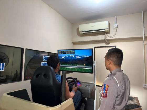 *SATLANTAS POLRES BONTANG Berikan Sosialisasi Mekanisme Penerbitan SIM kepada Masyarakat*